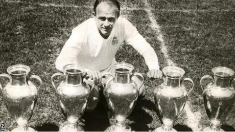 cầu thu Alfredo Di Stefano