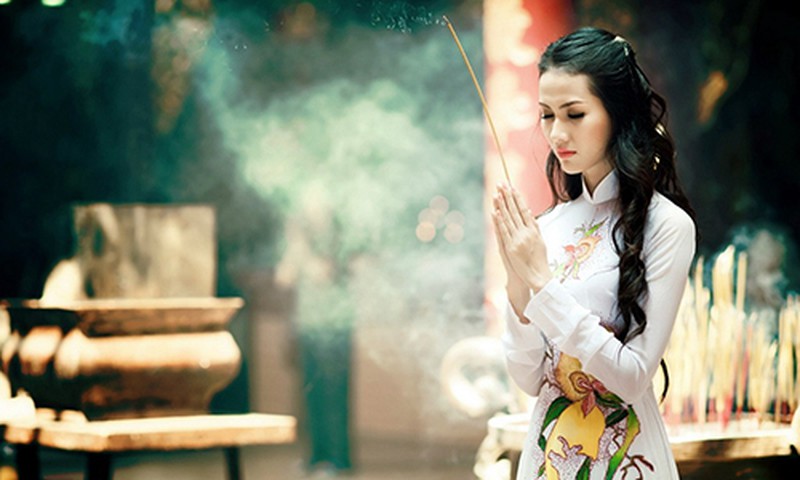 mơ đi chùa đánh con gì